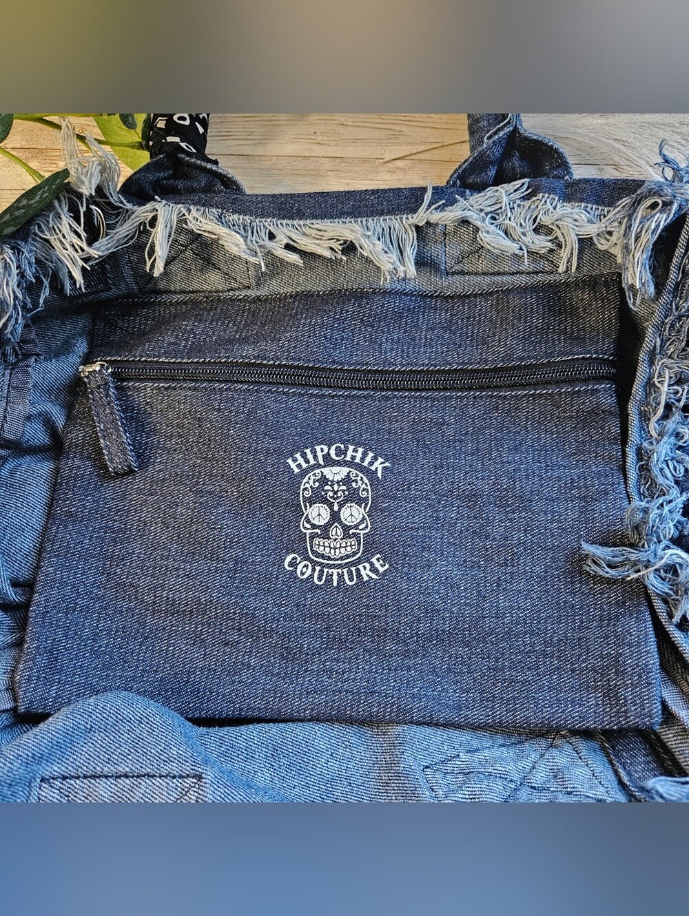 HipChik Couture bag is a medium-to-large tote dark blue denim. Lucky across - Picture 7 of 11